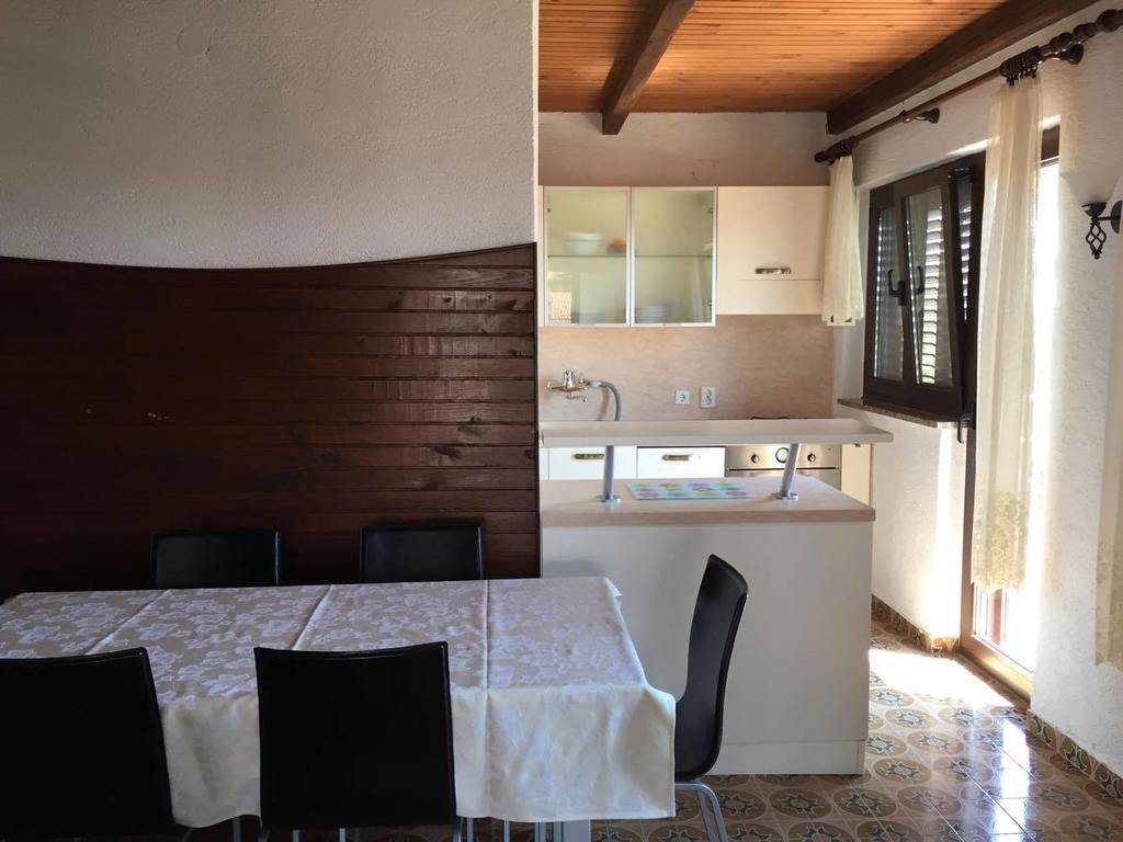 Apartments Karabaic Punat Habitación foto